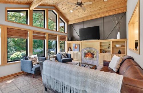 Rhododendron House | Mountain View Retreat