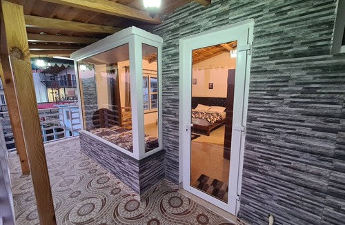 Mukteshwar Hotel | Mountain view rooms with private balcony