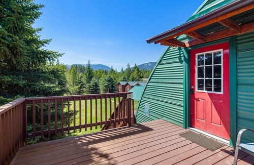 Coram Apartment | Mountain View Studio! 6 Miles to Glacier!
