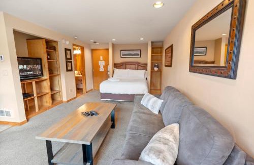 Peak 9 Apartment | Mountain View Studio with AC and Dedicated Parking