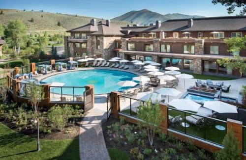 Elkhorn Hotel | Mountain-View Studio Queen Condo with Kitchenette