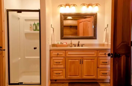 Palmer Bed & Breakfast | Mountain View Suite @ Alaska Knotty Pine B&B ~ Big Private Balcony~Jetted Tub