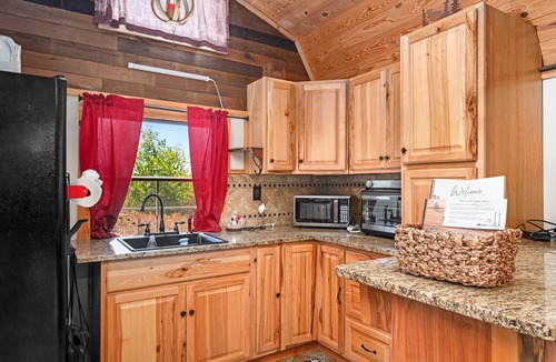 Ozone House | Mountain View Tiny House in Golf Capital of TN