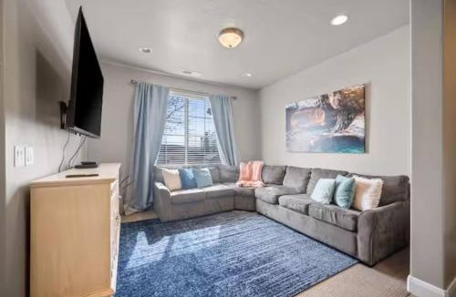 Sienna Hills House | Mountain View Townhome with Emeral Pools and Hot Tub