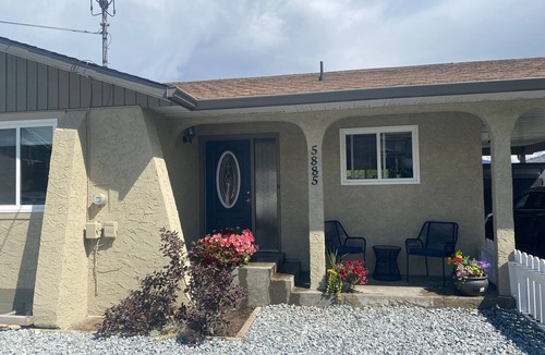 Okanagan-Similkameen House | Mountain View Villa with Seasonal Saltwater Pool