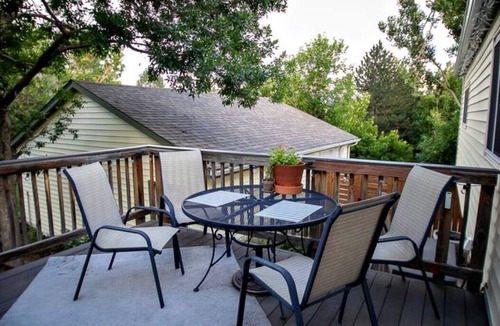 Lafayette House | Mountain View - Warm and Relaxing Retro Retreat