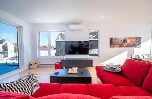 Beaupre Ski Chalet | Mountain View - World Cup