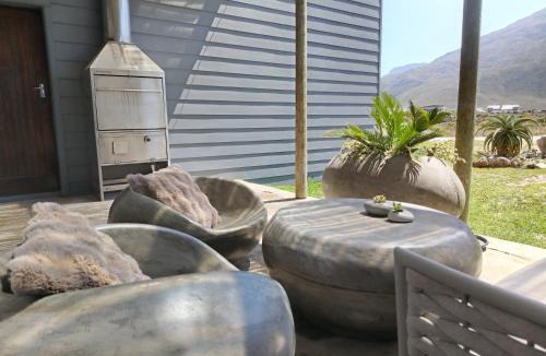 Betty's Bay House | Mountain View