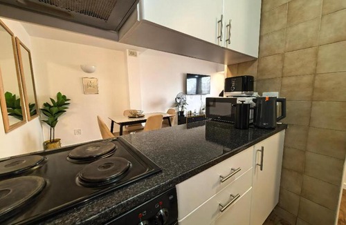Three Anchor Bay Apartment | Mountain View