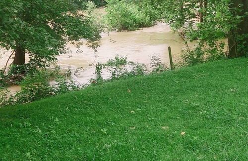 Pence Springs House | Mountain Views and River Getaway/with no cleaning fees