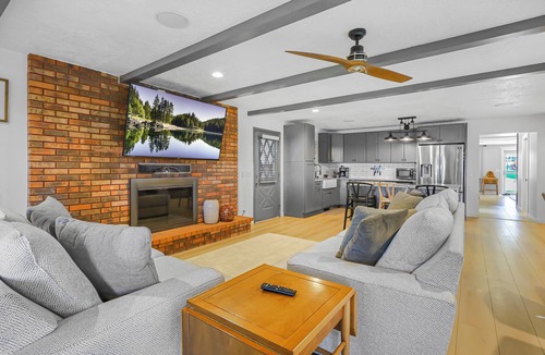 North Ogden House | Mountain View’s, Cal king bed, 3 queen bd Designed for Comfort, all on one level