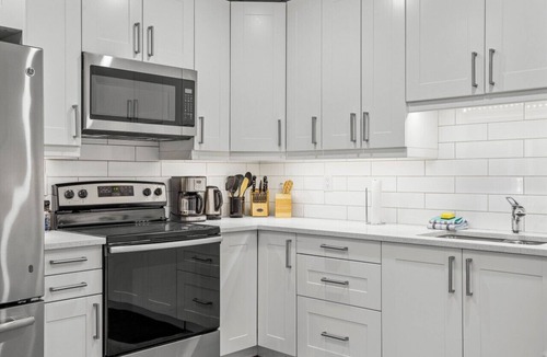 Canmore Apartment | Mountain Views | Central 1-Bed | Steps to Downtown