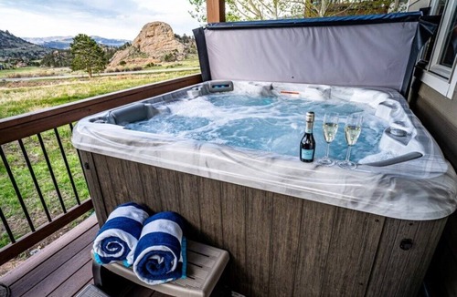 Estes Park Condo | Mountain Views, Close to RMNP Entrance, Hot Tub! Casa Kiowa, Estes Park CO