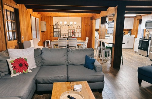 Cleveland Cabin | Mountain Views, Firepit, Arcade & Min to Helen