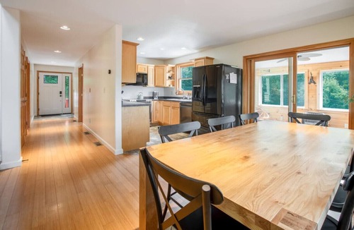Jefferson House | Mountain Views, Hot Tub near Hiking, Ski & Santa`s Village