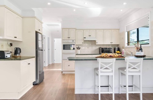 Milton House | Mountain Views Milton - renovated home near village