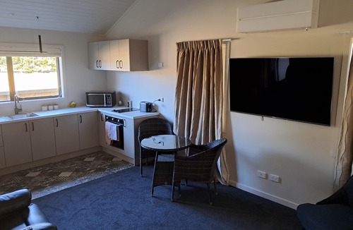 Hanmer Springs House | Mountain Views & Dog friendly on Woodbank