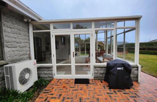 Te Anau House | Mountain Views on Matai