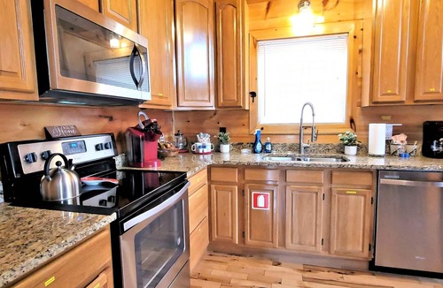 Gatlinburg Cabin | Mountain Views! Perfect Location, LED Hot Tub, Custom Grill Area, WiFi