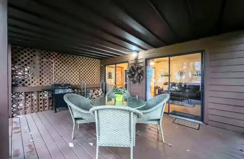 Tate House | Mountain View’s with hot-tub
