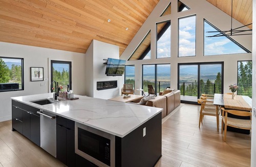 Winter Park Highlands Ski Chalet | Mountain Vista 3 Bedroom Chalet by RedAwning