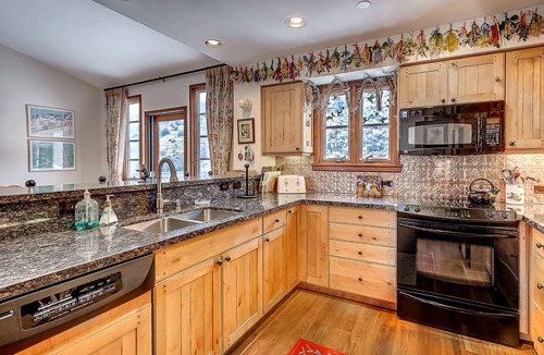Beaver Creek House | Mountain Western style home by hot tubs & Village