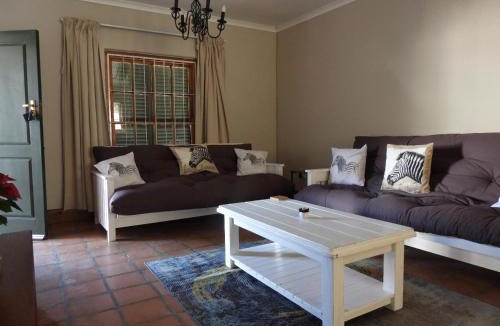 Graaff-Reinet Apartment | Mountain Zebra Cottage