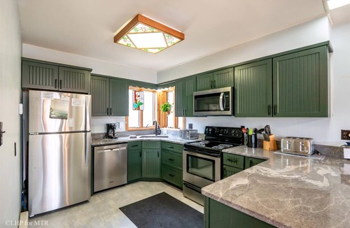 Old Timberline House | Mountainside 86 - 314 Ridge Road Mountainside 86 - Lake Access, Hot Tub, Pet Friendly, Air Conditioning on Main Level