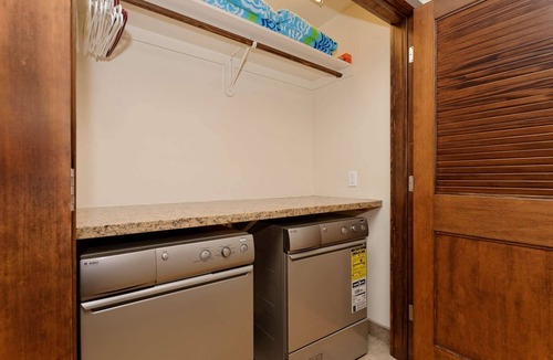 Aspen Condo | Mountainside Aspen Retreat! Balcony Views, Gas FP, W/D, Pool/Hot Tub & Garage Parking