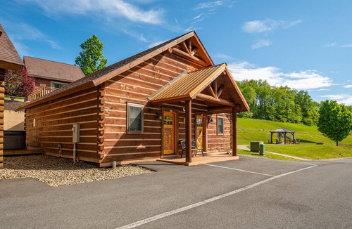 McHenry Cabin | Mountainside Cabin 40L-Dog Friendly