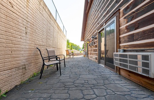 McHenry Cabin | Mountainside Cabin 40L-Dog Friendly