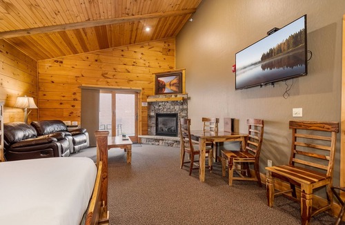 McHenry Cabin | Mountainside Cabin 40L-Dog Friendly