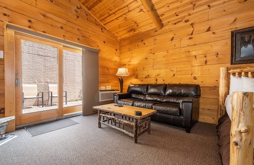 McHenry Cabin | Mountainside Cabin 40R-Hot Tub, Dog Friendly