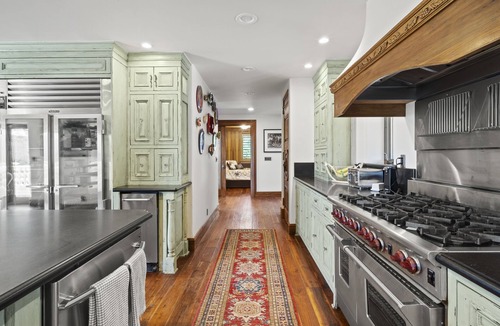 Ashland House | Mountainside Chateau spectacular views and sunsets. 15 min to downtown Ashland!