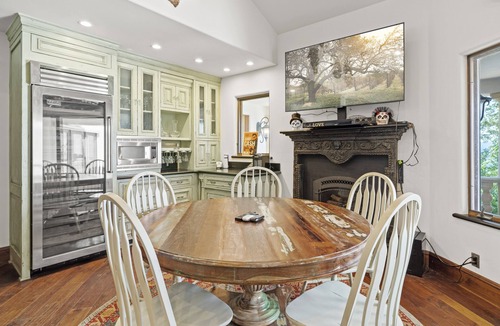 Ashland House | Mountainside Chateau spectacular views and sunsets. 15 min to downtown Ashland!