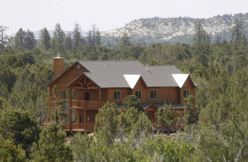 Zion National Park East Entrance Cabin | MountainStarCabin - Lrg Cabin boarders Zion NP - Happy Place for Gathering