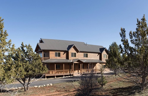 Zion National Park East Entrance Cabin | MountainStarCabin - Lrg Cabin boarders Zion NP - Happy Place for Gathering