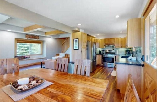 Upper Kingsbury Cabin | Mountaintop cabin minutes from Heavenly!n