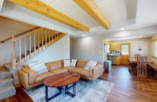 Upper Kingsbury Cabin | Mountaintop cabin minutes from Heavenly!n