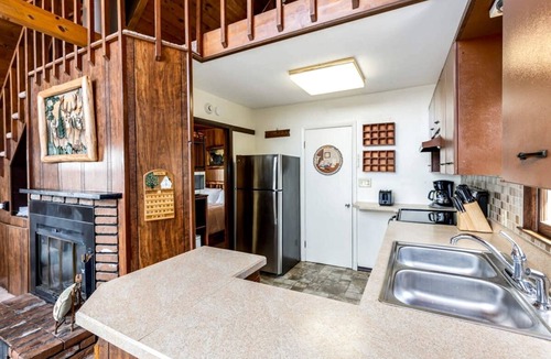 Capon Bridge Cabin | Mountaintop Cabin with Amazing Views, Hot Tub, Fire Pit and Deck - Surrounded by Nature in Capon Bridge, WV
