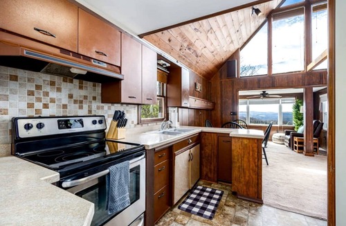 Capon Bridge Cabin | Mountaintop Cabin with Amazing Views, Hot Tub, Fire Pit and Deck - Surrounded by Nature in Capon Bridge, WV