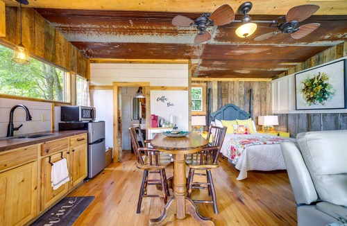 Canton Apartment | Mountaintop Glamping Cabin w/ Mountain Views