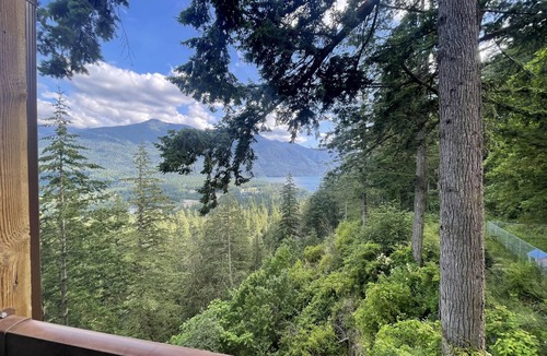 Cultus Lake House | Mountaintop retreat with panoramic views 10 minutes from Cultus Lake.
