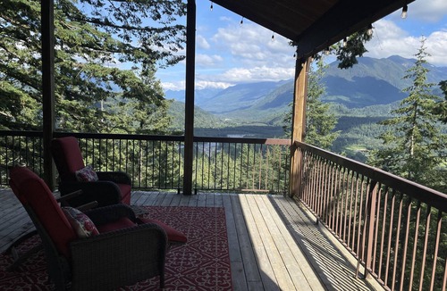 Cultus Lake House | Mountaintop retreat with panoramic views 10 minutes from Cultus Lake.