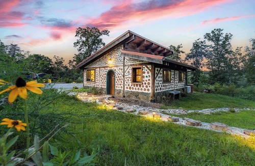 Lupton City Cabin | Mountaintop Retreat - central hiking & activities