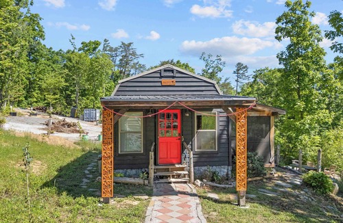 Lupton City Cabin | Mountaintop Retreat - central hiking & activities