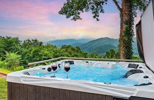 Bryson City Villa | Mountaintop Villa with 360 View, Theater, Hot Tub