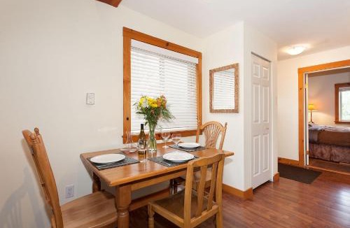 Pemberton Apartment | Mountainview 1 bedroom suite, king bed, walk to Village, WIFI, parking, ski & bike storage, lake & beach nearby, Joffre Lakes, golfing, horseback riding, biking, hiking, canoeing, jet boating, Nairn Falls, Beer Farmers & North Arm Farm