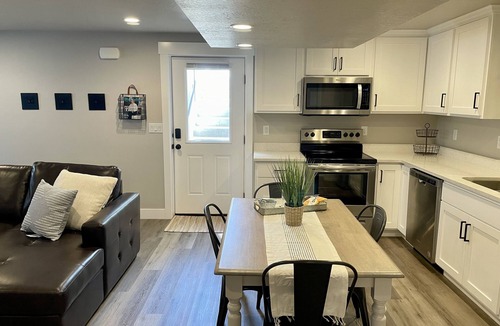 Mapleton Apartment | Mountainview Modern Farmhouse w/hot tub