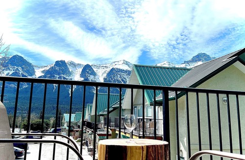 Harvie Heights Ski Chalet | MountainView/Private Chalet/Sleep 7/5 min from Canmore/2min to Banff gate